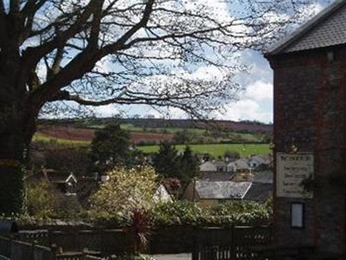 Manor Inn Galmpton Exterior photo